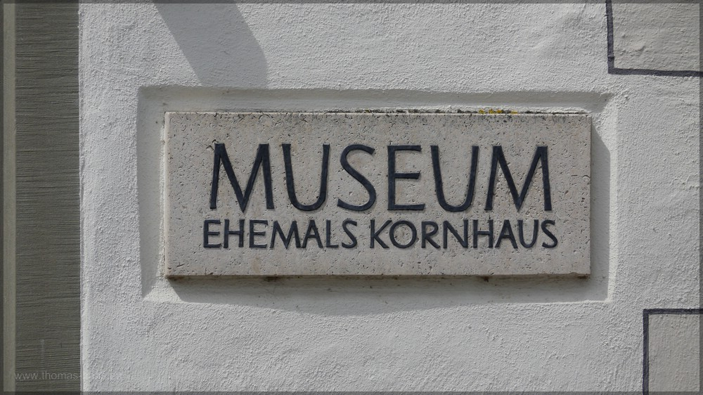 Tafel am Museumseingang, Museum im Kornhaus, Bad Waldsee, April 2015