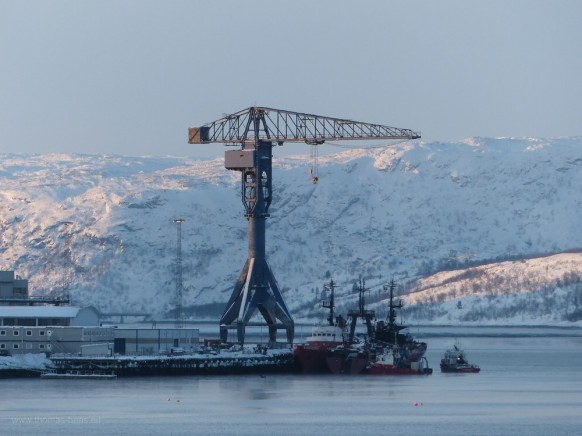 Hafenkran in Kirkenes, Norwegen, Februar 2018