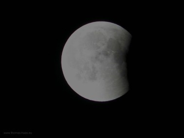 Der Mond tritt aus dem Erdschatten, s/w-Fotografie, 2018