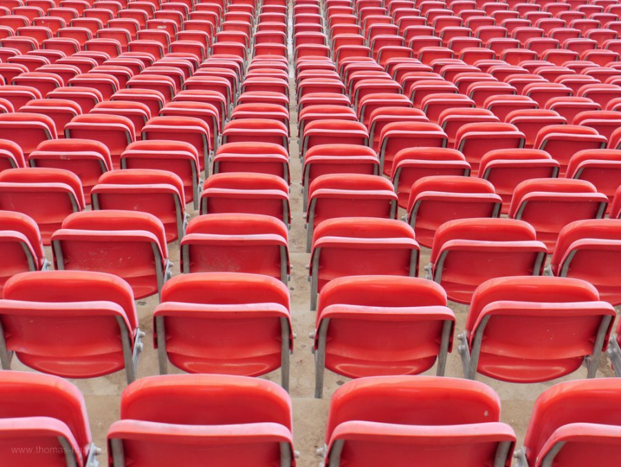 Rote Sitzreihen in der Mercedas-Benz Arena, Stuttgart, 2018