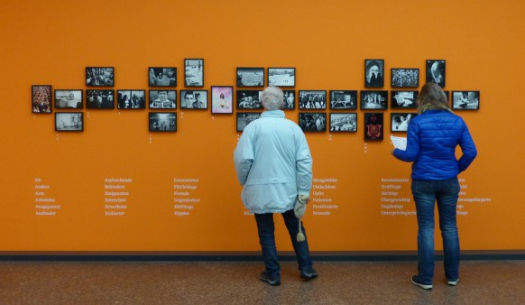 Bilder und Ausstellungsbesucher, München, 2019