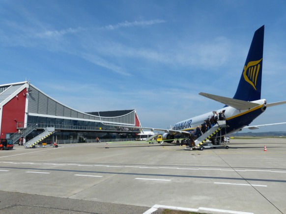 Terminal und Flieger am FMM, April 2019
