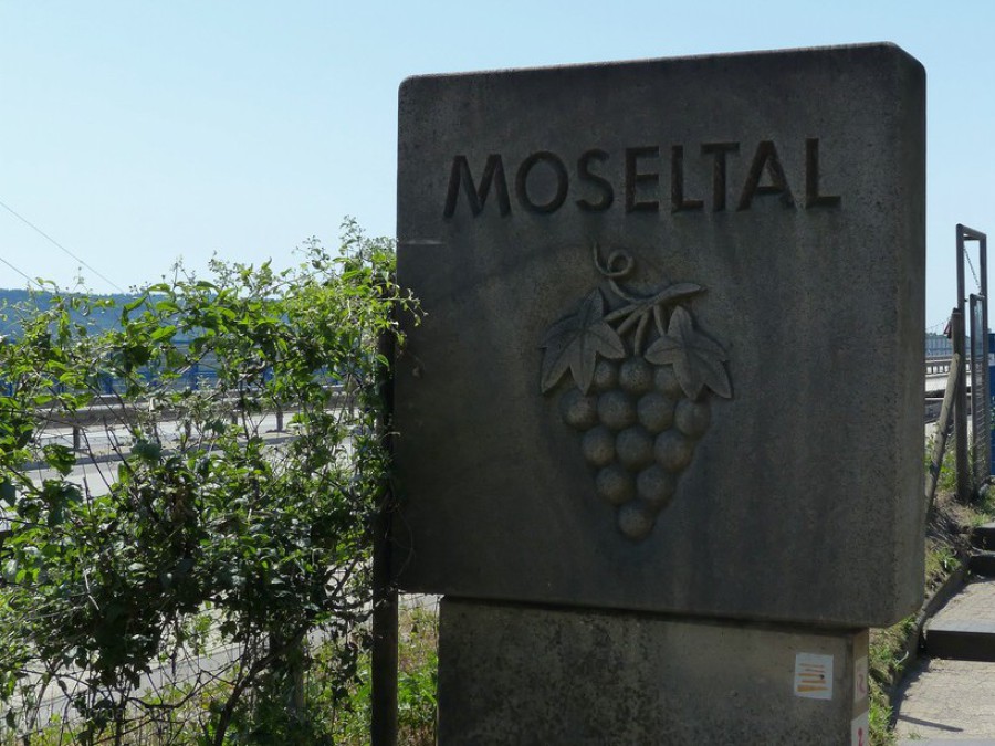 Das Namensschild an der Moseltalbrücke, 2019