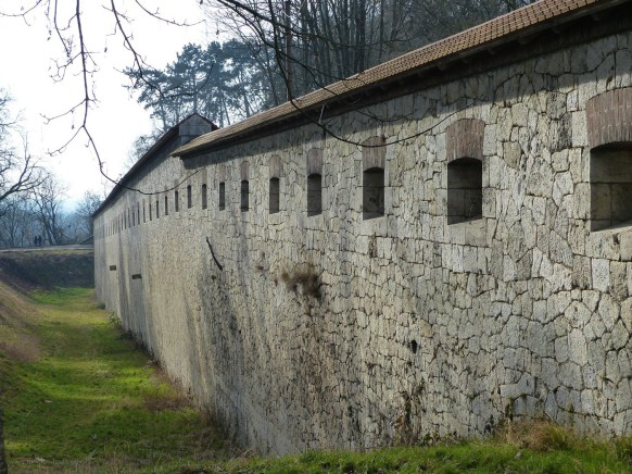 Die linke Kehlmauer am Fort Unterer Kuhberg, 2020