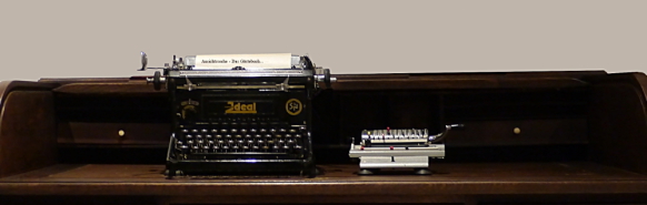 Schreib- und Rechenmaschine, historischer Arbeitsplatz!