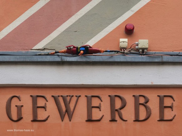 Bild des Monats, Februar 2026 - eine Fassade mit dem Wort „GEWERBE“ in Regensburg